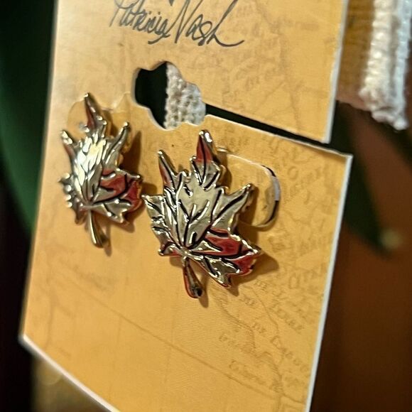 NWT Patricia Nash Gold Leaf Stud  Earrings #PNER - Picture 4 of 7